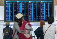 El tifón más poderoso del año paraliza las operaciones aéreas en Hong Kong