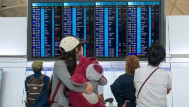El tifón más poderoso del año paraliza las operaciones aéreas en Hong Kong