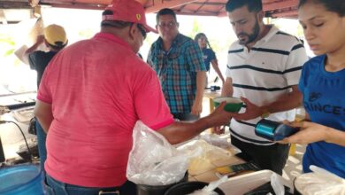 Vendedores de cachapas en la perimetral de Las Brisas del aeropuerto reportan aumento en sus Ventas.