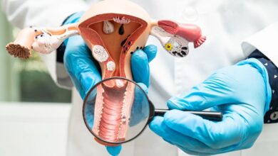 Médicos alertan sobre el cáncer de cuello uterino y promueven la vacunación contra el VPH