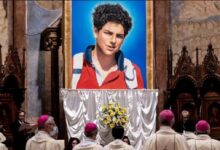 Roban reliquia del santo milenial Carlo Acutis en una parroquia de Mérida