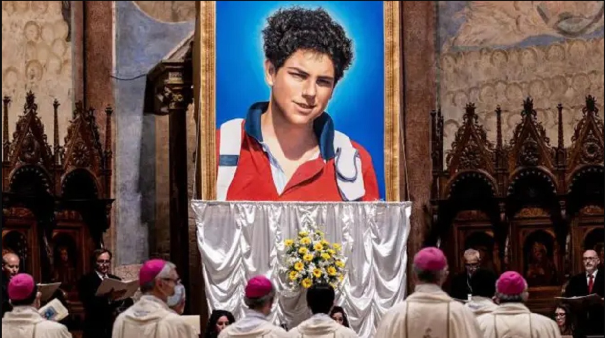 Roban reliquia del santo milenial Carlo Acutis en una parroquia de Mérida