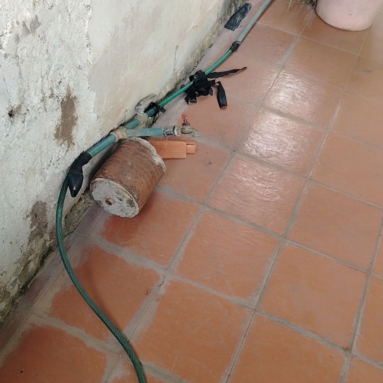 Más de 100 Familias de la calle 2 del sector El Silencio llevan 7 Meses sin agua.