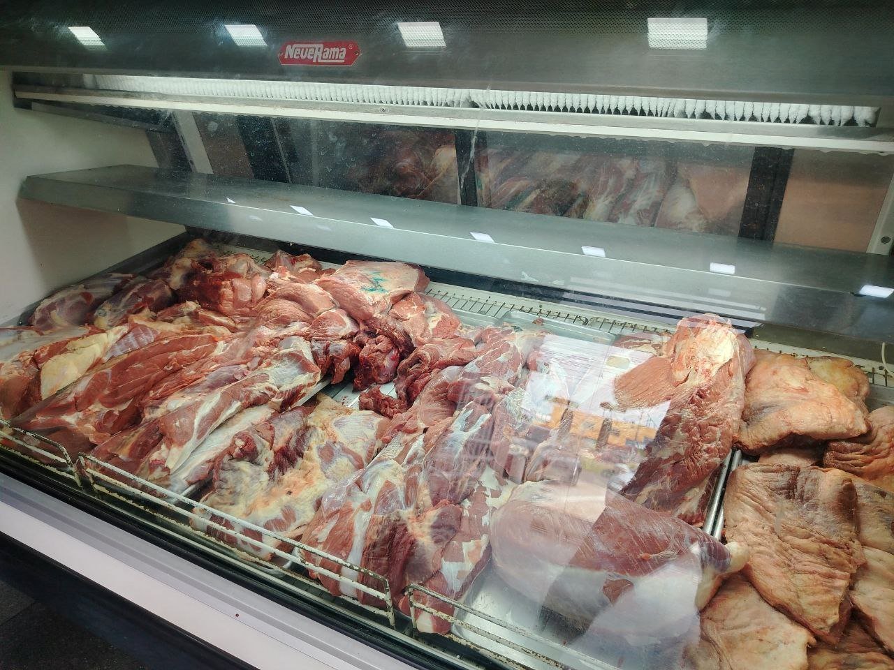 Consumidores de Maturín ahorran comprando combos de proteína.