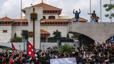 Primer ministro de Nepal dimite en medio de protestas por bloqueo de redes sociales