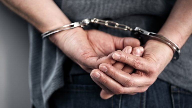 Dos hombres son arrestados por someter a menores a explotación laboral
