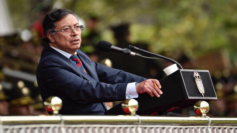 Presidente Petro critica despliegue naval de EE. UU. en el Caribe