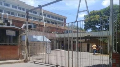 Mata a su hijastro de una puñalada en el cuello en Miranda