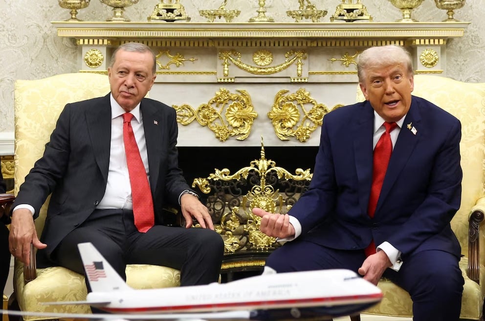 Trump ofrece a Turquía levantar sanciones "casi de inmediato" si abandona el crudo ruso