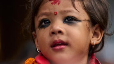 Una niña de dos años se convierte en la nueva "diosa viviente" de Nepal: Así es la rigurosa tradición de la Kumari