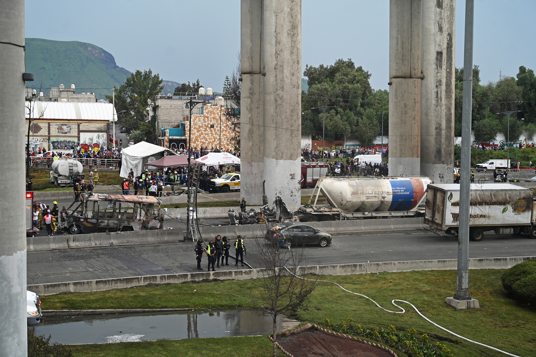 Aumenta a 22 la cifra de muertos por la explosión de un camión de gas en México