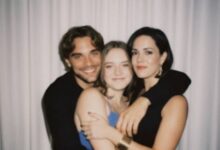 La imagen de Maya Berry Spear con sus padres que ha conmovido las redes