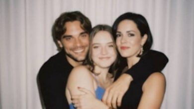 La imagen de Maya Berry Spear con sus padres que ha conmovido las redes