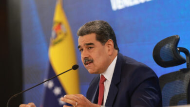 El presidente Nicolás Maduro afirma que él y su gabinete han sido amenazados.