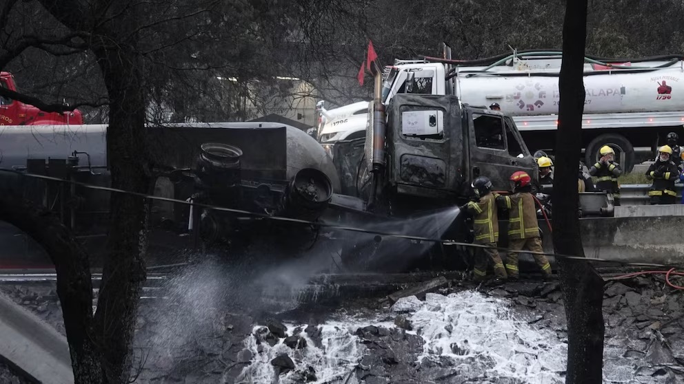 Aumentan a nueve los fallecidos por explosión de camión de gas en la Ciudad de México
