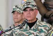 Padrino López critica el despliegue de EE. UU. en el Caribe y califica a la DEA de "cártel"