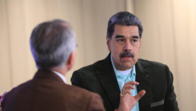 Maduro: El bolívar es usado en el 85% de los pagos de supermercados