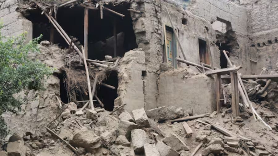 Una fuerte réplica de 5,2 en Afganistán aumenta el temor en las zonas afectadas por el terremoto