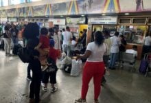 Gran afluencia de pasajeros se moviliza por el Terminal previo al juego de La Vinotinto