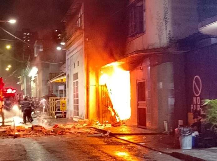 Incendio en Caracas deja una mujer herida tras la explosión de una bombona de gas