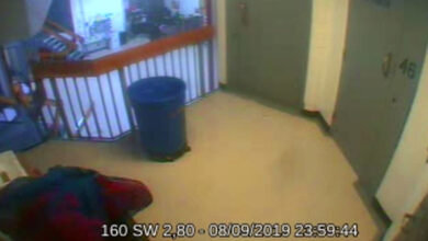 Documentos del caso Epstein incluyen nuevo video que revela un "minuto perdido" de su muerte