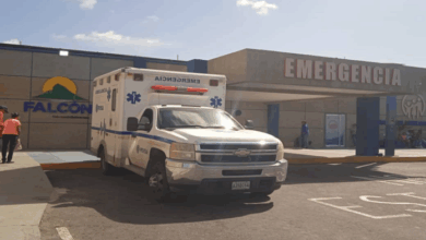 Joven de 22 años fue atacado en el estacionamiento de un supermercado en Punto Fijo