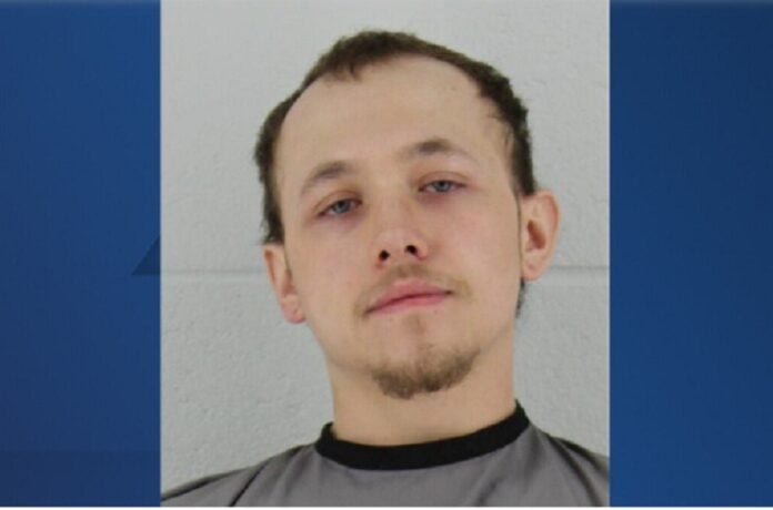 Condenan a hombre que orinó y frotó sus genitales en comida en un restaurante en EE. UU.