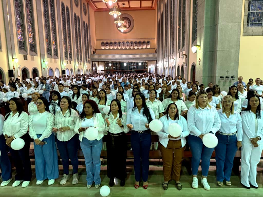 1.500 mujeres de Monagas claman por la paz de Venezuela en la Catedral de Maturín