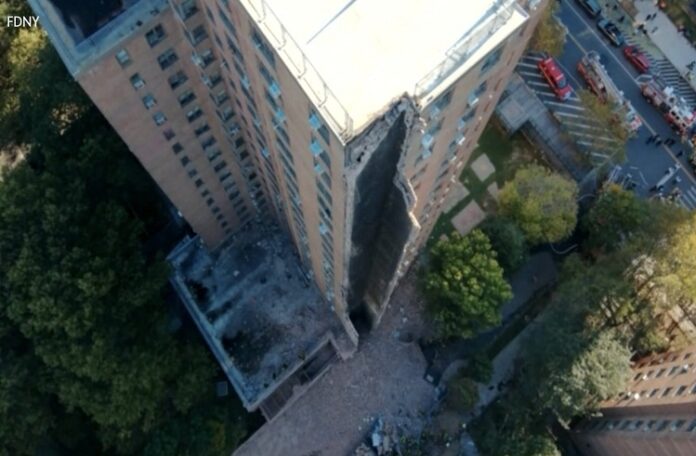 Explosión de gas provoca derrumbe parcial de edificio en Nueva York