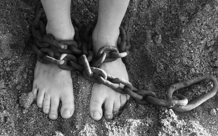 Condenados a más de 15 años de prisión dos hombres por prostitución forzada en Aragua