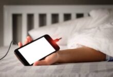 Adolescente venezolana muere electrocutada mientras cargaba su celular en Perú