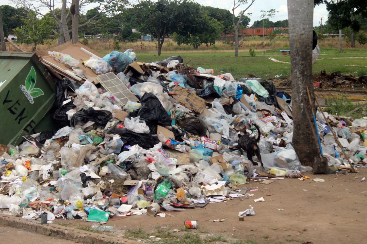 Alrededor de cuatro días lleva acumulada un gran vertedero de basura en La Floresta