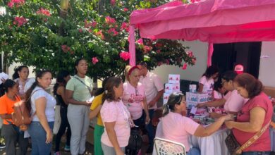 Atienden a más de 1000 mujeres con jornada integral por el Mes Rosa.