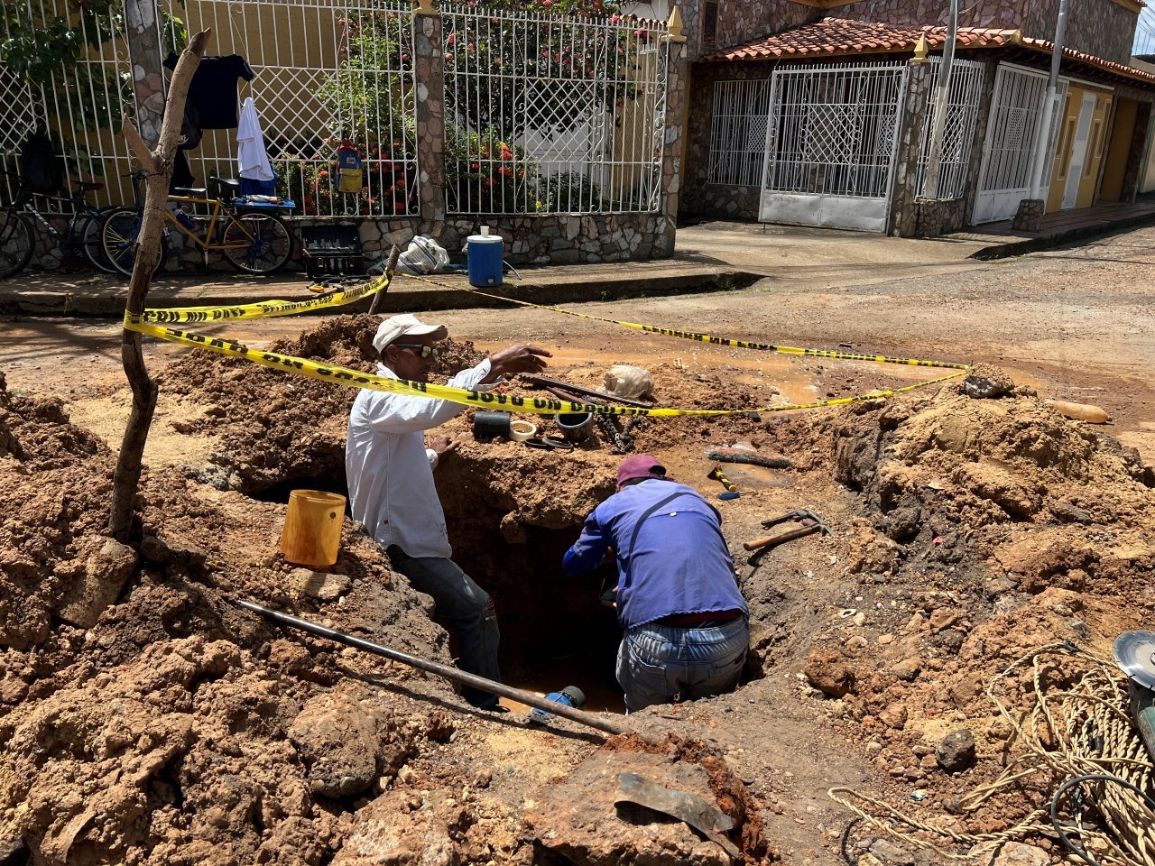 Más de 400 familias del sector Luz del Sol reportan fallas del servicio de agua