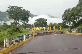 Sucre: Colapsa puente entre San Salvador y Cumanacoa tras desborde de río