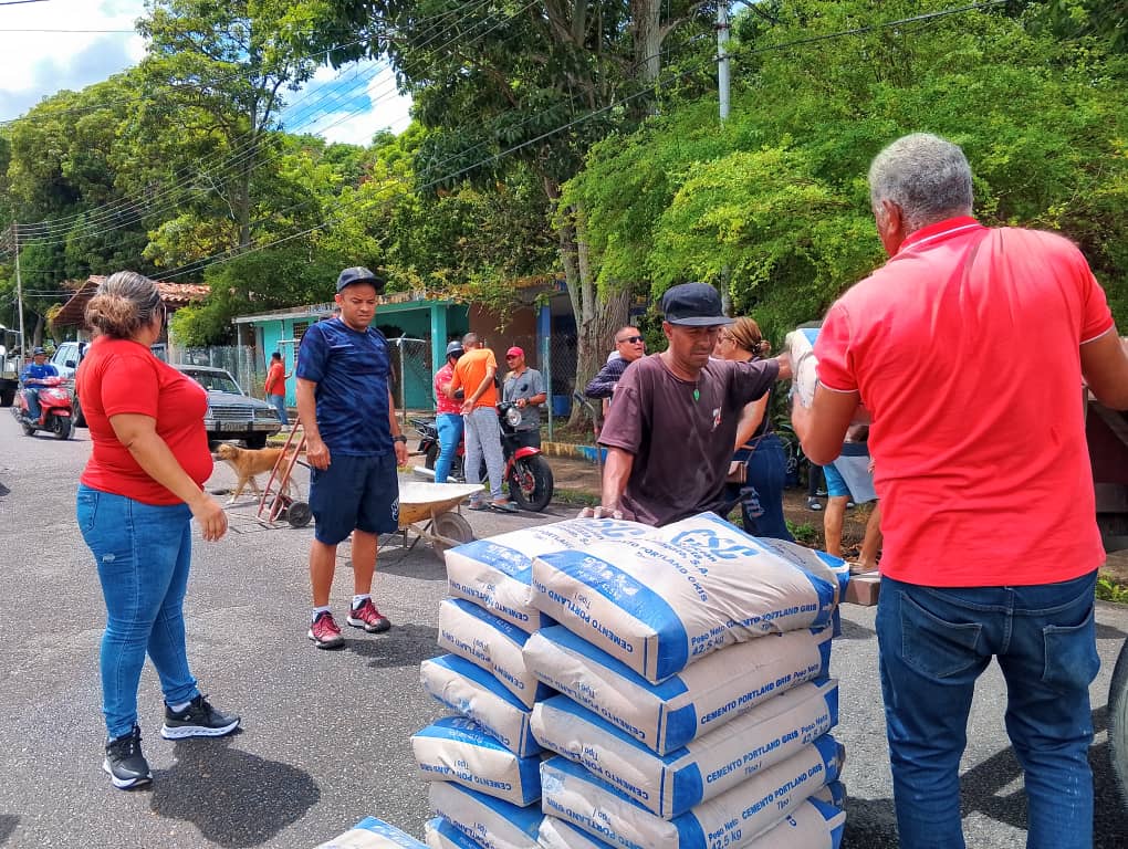 Cerro Azul distribuye 120 toneladas de cemento en Las Cocuizas