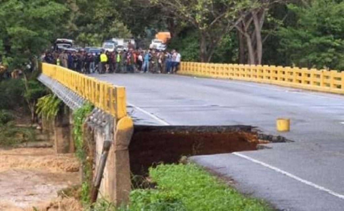 Colapsa puente El Corozo en Barinas por fuertes lluvias