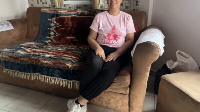 Damas rosas que ganan la batalla al cáncer de mama vuelven a nacer