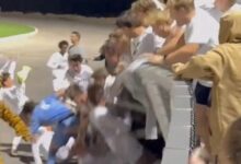 Derrumbe de gradas en partido de fútbol deja cinco estudiantes heridos