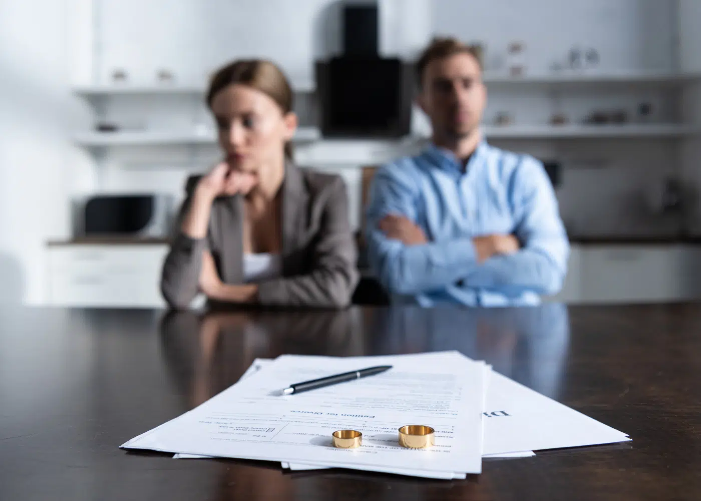 El trabajo es el detonante del 70 % de los divorcios, según nuevo informe