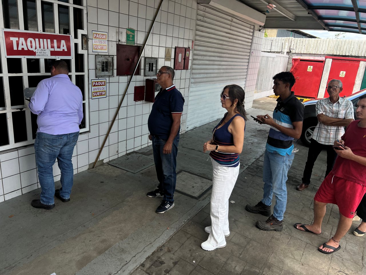 Método para surtir gasolina sigue generando congestión vehicular en Maturín