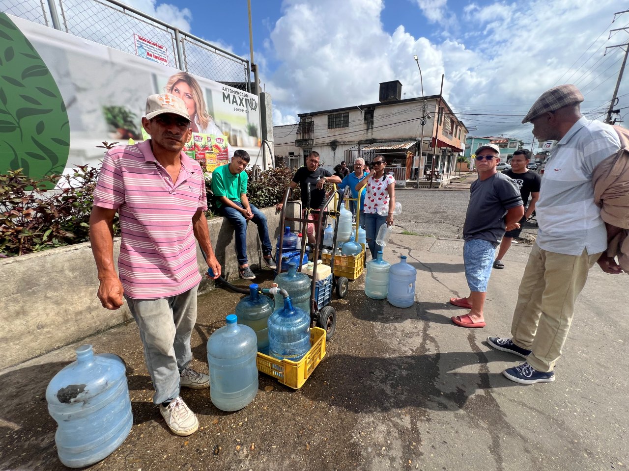 Fallas de agua persisten en varios sectores de Maturín
