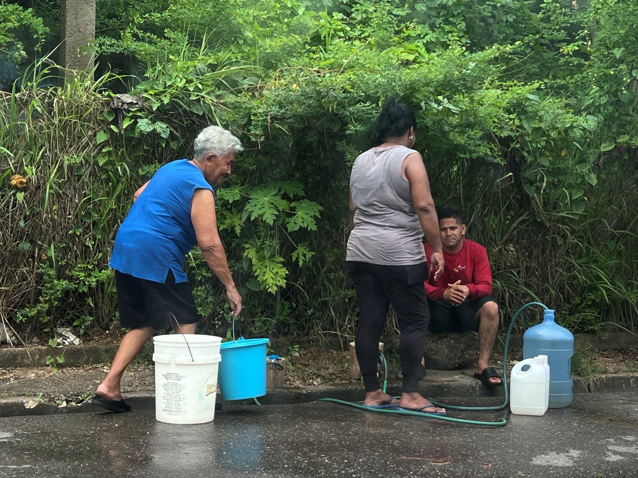 Vecinos de más de cuatro sectores pasan las de Caín ante la falta de agua