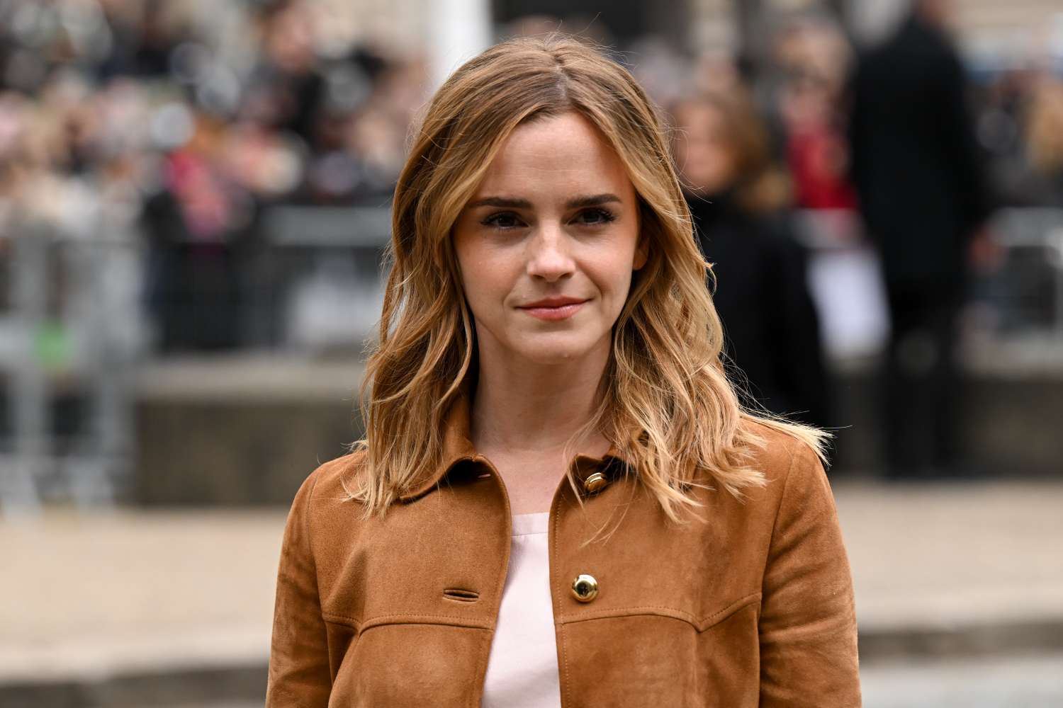 ¿Boda a la vista? El anillo de Emma Watson desata rumores de compromiso en París