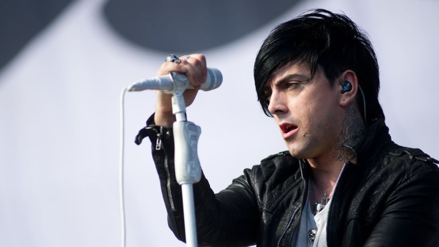Hallan muerto en su celda a cantante de rock condenado por pedofilia