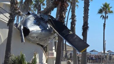 Helicóptero se estrella cerca de una playa de California y deja cinco heridos