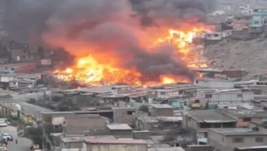 Incendio en Lima, Perú, deja cuatro heridos y cientos de viviendas calcinadas