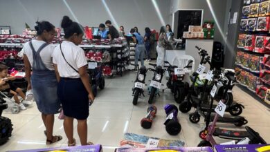Maturineses aprovechan ofertas de juguetes previniendo alza de precios