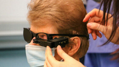 Lanzan implante para reactivar la vista de adultos mayores