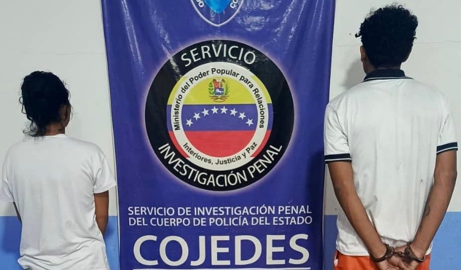 Madre y padrastro detenidos por abusar y maltratar a dos menores de edad